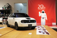 記者がかねてその関係性を怪しんでいた「ホンダe」とホンダのロボットデザインだが、佐原氏いわく「特に意識したことはない」とのこと。似ている気がするんだけどなあ。