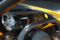 メーターナセルとステアリングホイール、そしてフットレストを含むペダルを前後させることでドライビングポジションの調整ができる。