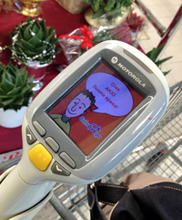 いまだにネットの宅配が普及していないイタリアのスーパーだが、レジの待ち時間を節約するためにお客さんが自分自身で商品を精算するスキャナーは、10年以上前から使われている。