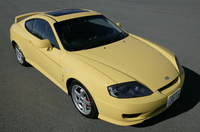 【スペック】
ヒュンダイ・クーペ: 全長×全幅×全高=4395×1760×1330mm/ホイールベース=2530mm/車重=1390kg/駆動方式=FF/2.7リッターV6DOHC24バルブ(175ps/6000rpm、25.0kgm/4000rpm)/価格=292万9500円(テスト車=同じ)(A)