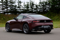 「RZ34」という型式名が与えられた新型「フェアレディZ」。プラットフォームは従来型の改良版だが、それでも隔世の進化を遂げている。