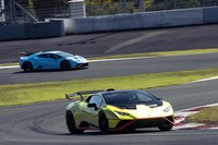 乗り手の好みに応じて3種類の走行モードが選べる「ウラカンSTO」。ステアリングレシオは可変式ではなく、ダイレクト感を優先した固定式となっている。