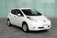 CO2排出量の大幅な削減にあたっては、“CO2ゼロ”の技術が確立しつつある自動車に大きな期待が寄せられている。写真は2012年にデビューした電気自動車の「日産リーフ」。