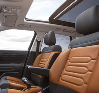 「シトロエンC3エアクロスSUV」に内装をレザーと千鳥格子でコーディネートした特別仕様車の画像