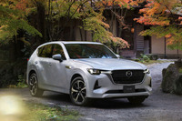 マツダのラージモデル商品群第1弾の「CX-60」。2023年には3列シートを備えたストレッチバージョン「CX-80」がデビューする。