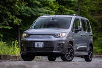 2023年5月に発売されたフィアットのマルチパーパスビークル「ドブロ」。2列シート5人乗りの標準仕様「ドブロ」と、3列シート7人乗りのロングモデル「ドブロ マキシ」の2種類をラインナップする。今回は車両本体価格399万円の前者に試乗した。