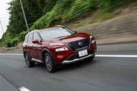 駆動用モーターはフロントが最高出力204PSを、リアが同136PSを発生する。