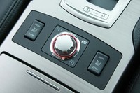 エンジンとトランスミッションの特性を「インテリジェント」、「スポーツ」、「スポーツシャープ」の3パターンから選べるSIドライブ。全車に標準装備される。