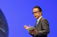 記者会見のトップバッターとしてプレゼンテーションを行ったトヨタ自動車の友山茂樹副社長。