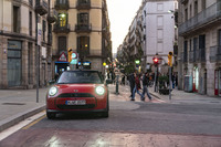 オープントップの「MINI」は2004年に初代がデビュー。最新の「MINIクーパー コンバーチブル」は第4世代となる。