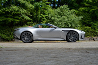 ボディーのスリーサイズは全長×全幅×全高=4725×1980×1295mmで、先代にあたる「DB11」とほぼ同じ。2805mmのホイールベースは同寸。