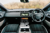 エレガントでシンプルな美しさが息づくインテリア。テスト車は「プレミアムテキスタイルインテリアパック」を装備していた。