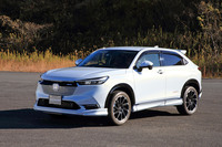 ホンダ・ヴェゼルe:HEV Z 無限パーツ装着車