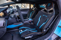 アルカンターラ表皮で仕立てられたカーボンシェルの「スポーツシート」は、82万8520円のオプションアイテム。