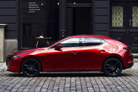 マツダは現在、「マツダ3ファストバック」(写真)やコンパクトカー「マツダ2」、SUV「CX-5」など、さまざまなモデルにディーゼル車をラインナップしている。