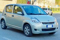 「ダイハツ・シリオン」(日本名:ブーン)。3月シエナ。