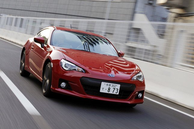 【スペック】全長×全幅×全高=4240×1775×1300mm/ホイールベース=2570mm/車重=1230kg/駆動方式=FR/2リッター水平対向4DOHC16バルブ(200ps/7000rpm、20.9kgm/6400-6600rpm)/価格=279万3000円(テスト車=286万6500円/レザー&アルカンターラパッケージ=7万3500円)