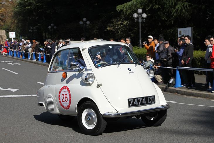 1961年「BMWイセッタ」。イタリアのイソ社からライセンスを得て生産し、戦後のBMWの低迷期を支えたモデル。