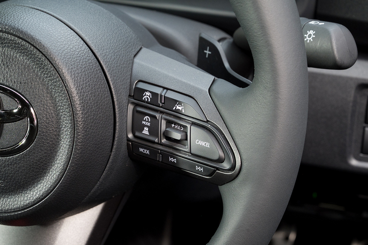 「RZ“ハイパフォーマンス”」にはもともとだが、アダプティブクルーズコントロールやレーントレーシングアシストなどの先進運転支援装備が全モデルに標準装備となった。