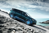 7人乗りSUV「プジョー5008」に装備充実の特別仕様車の画像