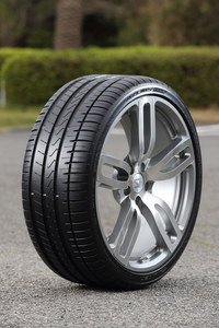 既存の「AZENIS FK453」の後継を担う商品として登場した「AZENIS FK510」。日本では2017年12月に発表され、2018年2月に発売された。