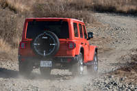 エクステリアでは、LED式のヘッドランプやリアコンビランプ、18インチアルミホイール、ボディー同色のフェンダーと脱着式ルーフなどが「ローンチエディション」の特徴となっている。