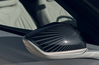 独自の意匠がレーザーエッチング加工された「DS 4エスプリ・ド・ヴォヤージュ」のドアミラーハウジング。