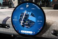 BMWが「MINIクーパー3ドア」を発売 日本での量販モデルとして初の電気自動車を設定の画像