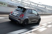 「フィアット500」系のアバルトが発売されたのは2009年なので、今年でデビュー13年。さすがに設計年次の古さは感じるものの、その魅力はみじんも色あせていなかった。