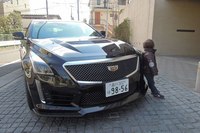 息子はCTS-Vをひと目見て「スーパーカーだ!」と興奮気味。