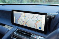 インフォテインメントはトヨタ/レクサスの最新バージョンにアップデート。12.3インチのスクリーンはタッチ操作に対応した。