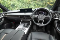 インテリアはコードバン調の合皮とメッシュメタルでコーディネート。ステッチ類の質感もさすが。