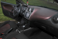 カーボン仕上げのダッシュボードもお気に入りだ。