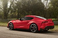 米国における新型「スープラ」の価格は、「3.0」が4万9990ドル、「3.0プレミアム」が5万3990ドル、「ローンチエディション」が5万5250ドルと発表されている。