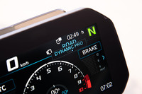 グレードは「ベース」「スタンダード」「プレミアムライン」の3種類で、上位2グレードには、4種類の走行モードを持つ「ライディングモード・プロ」が装備される。