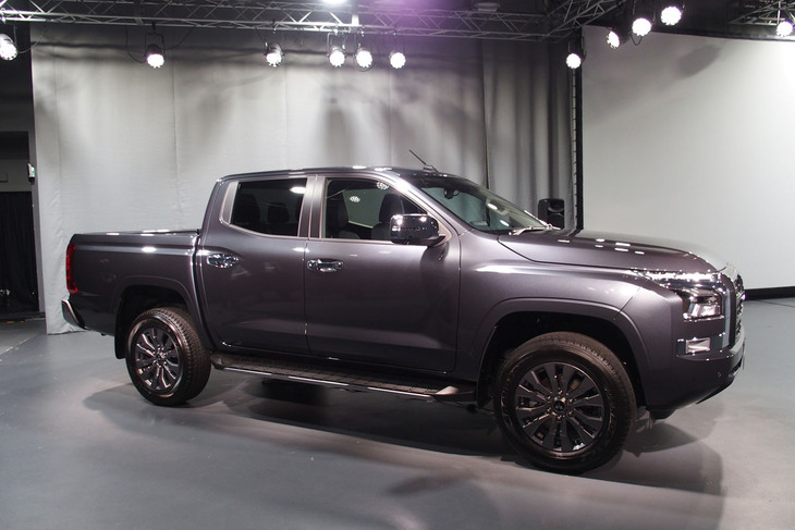 三菱トライトンGLS(サイドビュー)