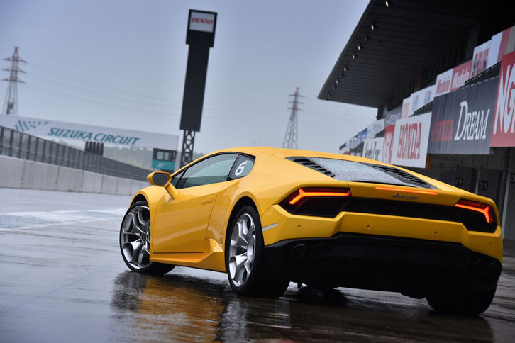 今や希少種となった自然吸気エンジンをより楽しみたいのなら、「LP610-4」ではなく「LP580-2」を薦めたい。