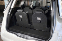 3列目に加えて2列目のシートも前方に倒せば、最大2181リッターの荷室容量が得られる。(写真をクリックするとシートアレンジが見られます)