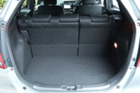 荷室の容量は318リッター。後席の背もたれを前方に倒すことで拡大できる。(写真をクリックすると荷室のアレンジが見られます)