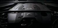 最高出力405PSを発生する3リッターV6ツインターボの「VR30DDTT」エンジンは全車共通。