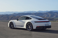 最新型「911カレラT」の国内価格は「911カレラT」が1865万円で、「911カレラTカブリオレ」が2114万円。オプションを含めた総額はいくらになるか、オフィシャルサイトのコンフィギュレーターで楽しむもよし。