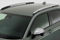 「e:HEV X HuNTパッケージ」には、オプションのシステムキャリアを簡単に装着できるルーフレールが標準で採用される。最新型の「ヴェゼル」でルーフレールが装備されるのは同モデルのみ。