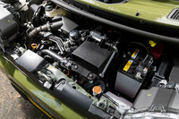 パワーユニットには、デュアルインテークポート、デュアルインジェクション、マルチスパークを採用した最新版の「KF型」エンジンを採用。写真は試乗車に搭載されたターボエンジン。