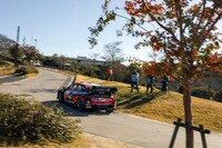 日本でも存在感を増しつつあるヒョンデ。ラリージャパンでの力の入れようもなかなかのものだったけど、結果はエサペッカ・ラッピの4位がやっと。ダニ・ソルドは早々にリタイア。ティエリー・ヌービルもクラッシュで順位を落とし13位という結果だった。