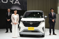 写真左から坂 幸真チーフビークルエンジニアと星野副社長、田勢信崇プログラムデザインダイレクター。