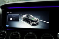 センターモニターでエネルギーフローを表示させたところ。リチウムイオンバッテリーの充電時間は、「CHARGE」モードでの走行で、満充電まで1時間以内とうたわれている。