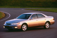 2代目のキープコンセプトとなった、3代目「ES」。見た目も2代目によく似ていた。