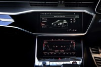 「RS1」「RS2」のセッティングはドライブモード選択画面で編集できる。