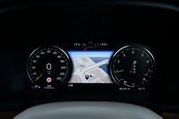 メーターパネルは、12.3インチの液晶表示となる。写真のように、カーナビの画面を表示することもできる。