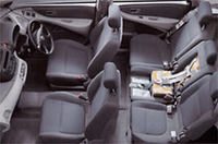 日産「ティーノ」にチャイルドシート付き仕様車の画像